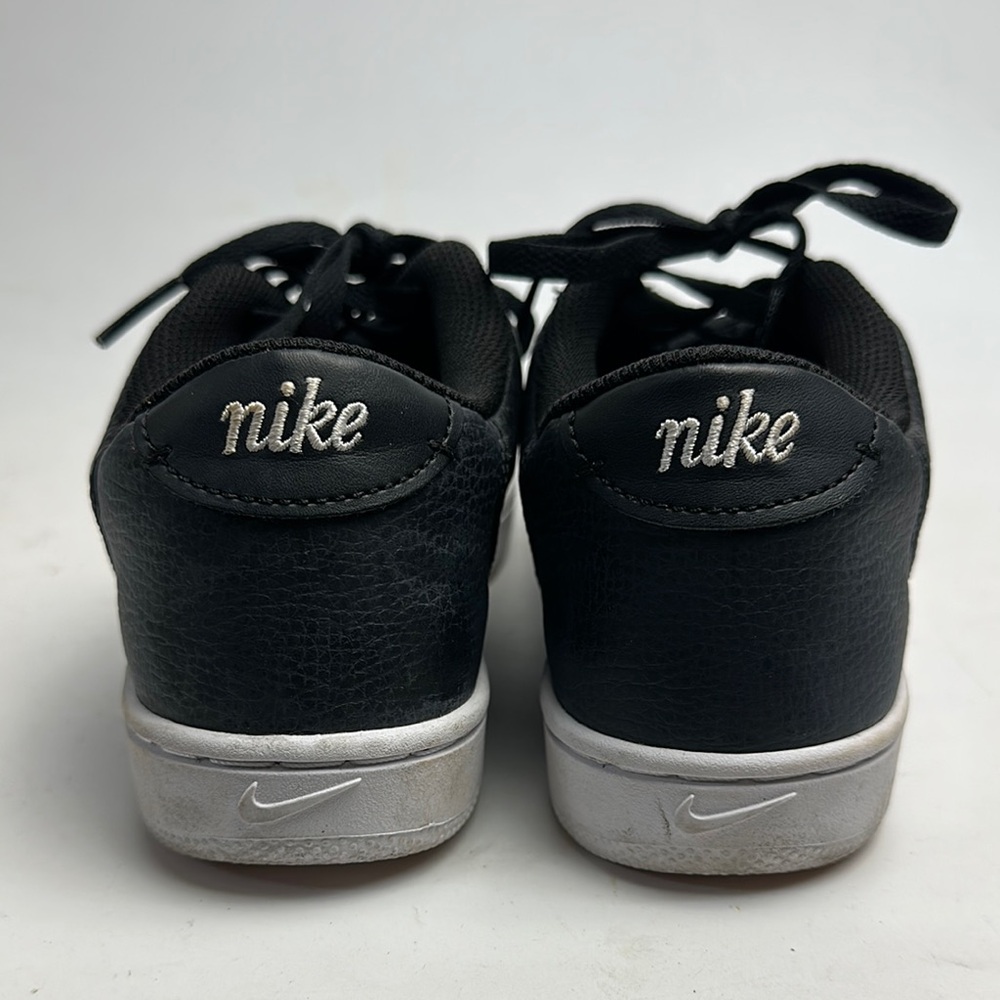 Nike Women’s Nike Court Vintage Premium Sz 7 PreOwned - Picture 3 of 6
